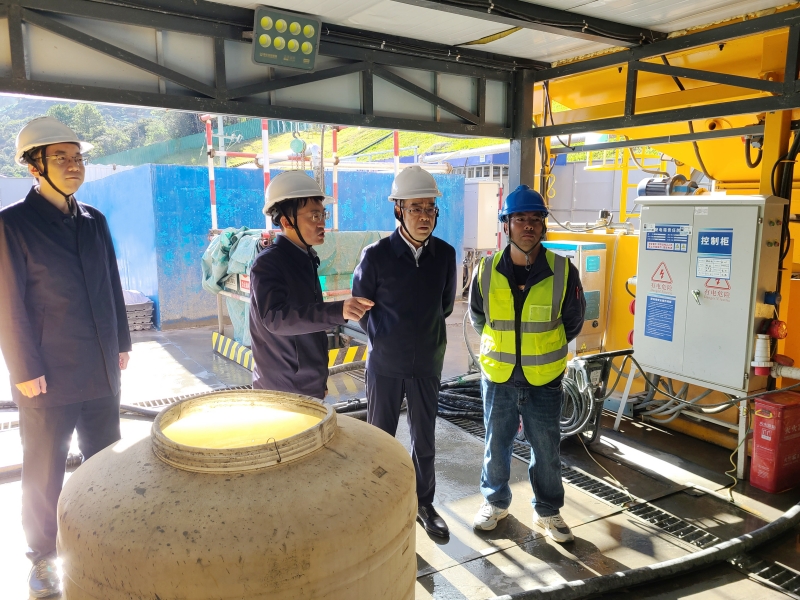 屈永安深入西藏西探裝備產(chǎn)品應(yīng)用項目和集團西藏辦事處檢查指導工作慰問一線員工